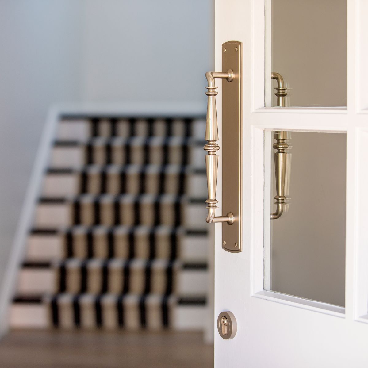 9348 - Sarlat Pull Handle on Backplate - Polished Nickel