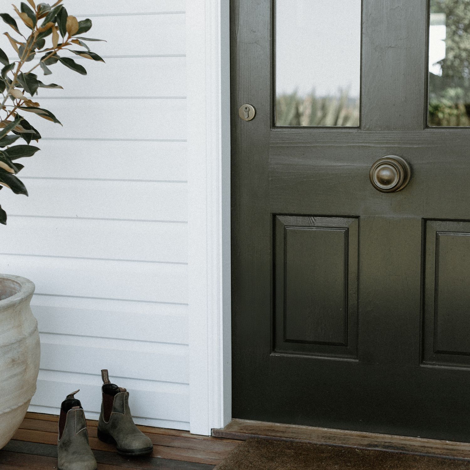 9401 - Sarlat Centre Door Knob - Signature Brass