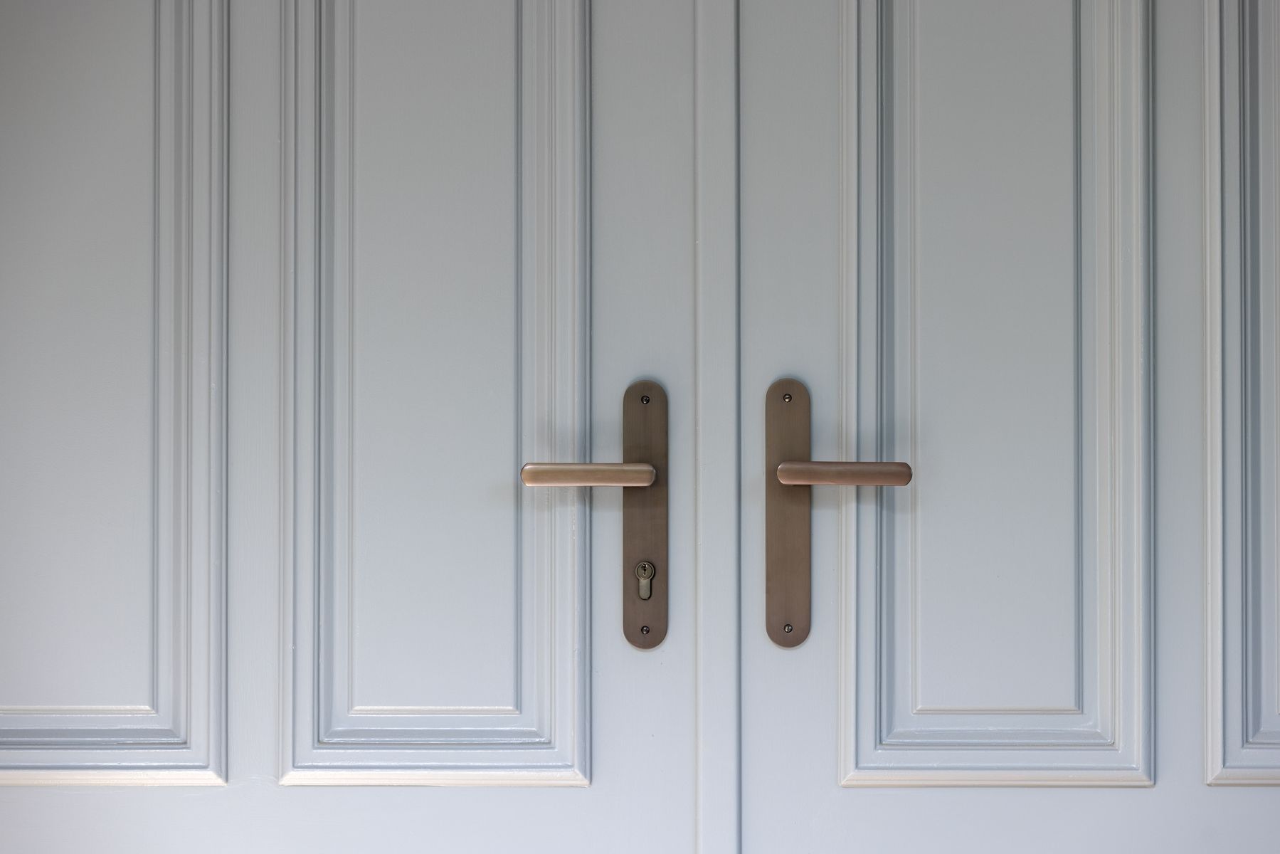 10864E85 - Osaka Lever - Oval Backplate - Signature Brass - Entrance
