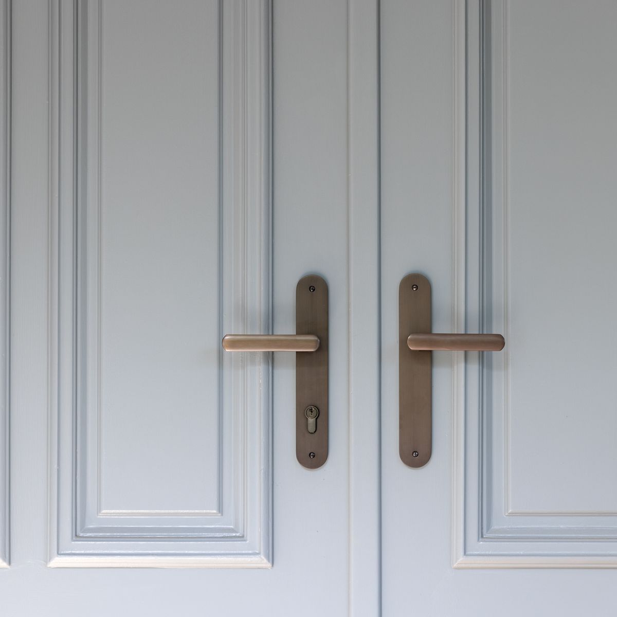10864E85 - Osaka Lever - Oval Backplate - Signature Brass - Entrance