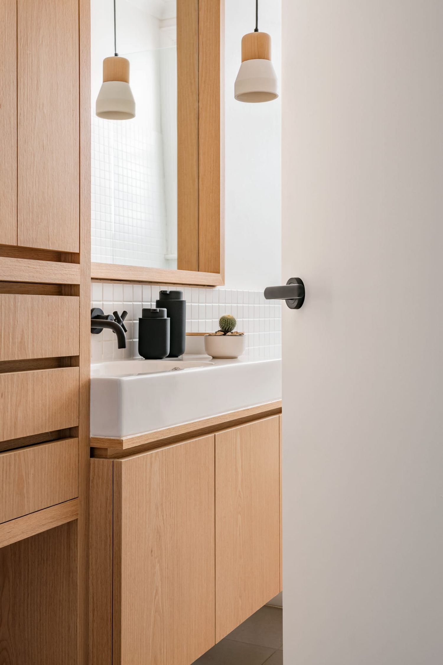 20779KIBPRIV60 - Osaka Lever - Round Rose (Inbuilt Privacy) - Satin Nickel - Privacy