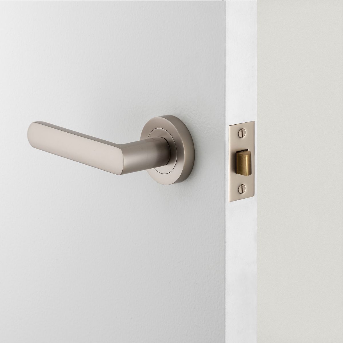 20779 - Osaka Lever - Round Rose - Satin Nickel - Passage