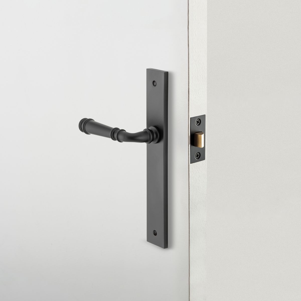 12706 - Verona Lever - Rectangular Backplate - Matt Black - Passage