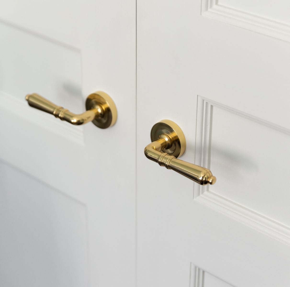 9200 - Sarlat Lever - Round Rose - Polished Brass - Passage