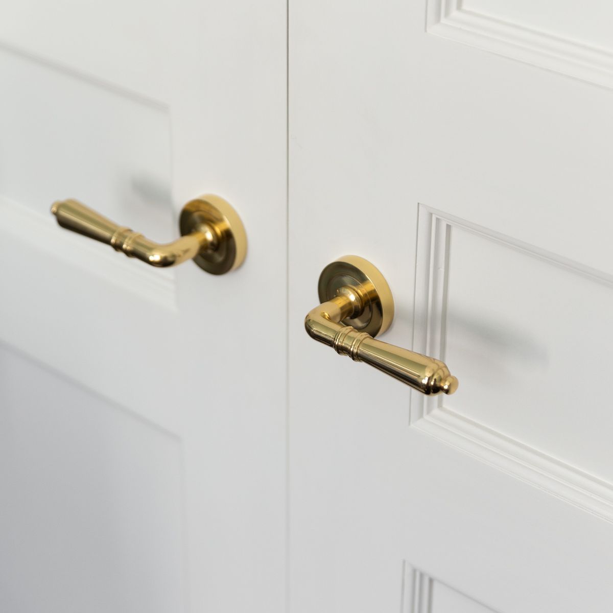 9200 - Sarlat Lever - Round Rose - Polished Brass - Passage