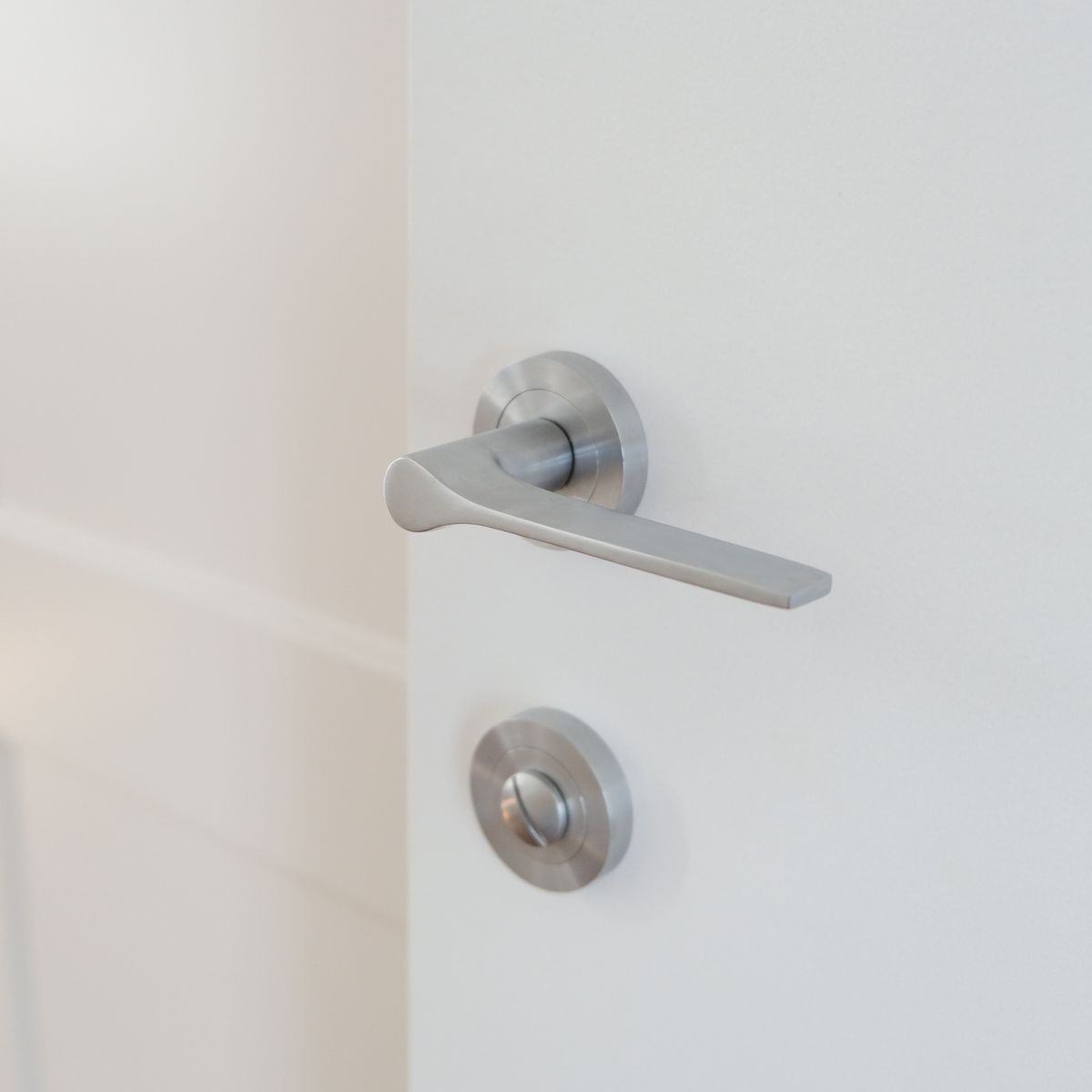 0365KPRIV60 - Como Lever - Round Rose Privacy Kit - Brushed Chrome - Privacy
