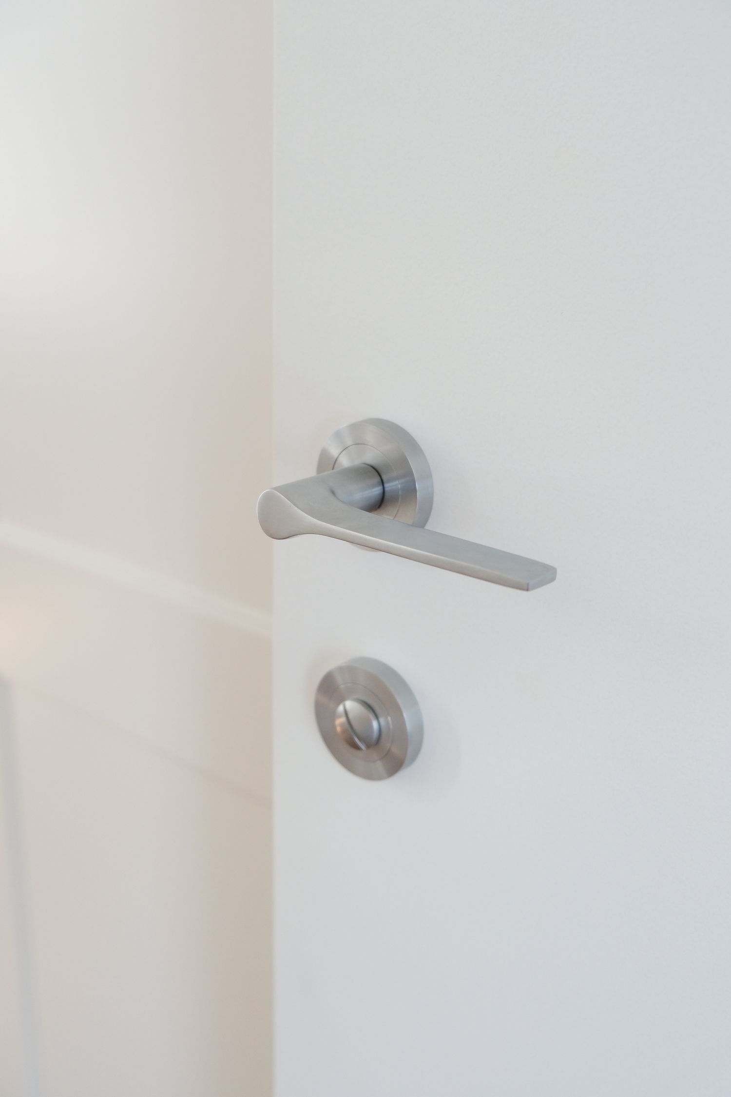 0455 - Como Lever - Round Rose - Brushed Brass - Passage