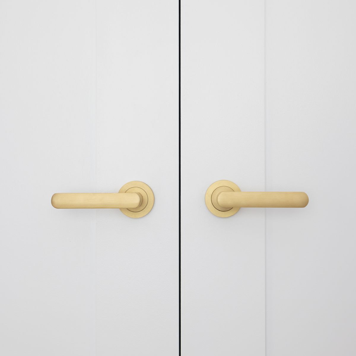 20776 - Osaka Lever - Round Rose - Brushed Brass - Passage