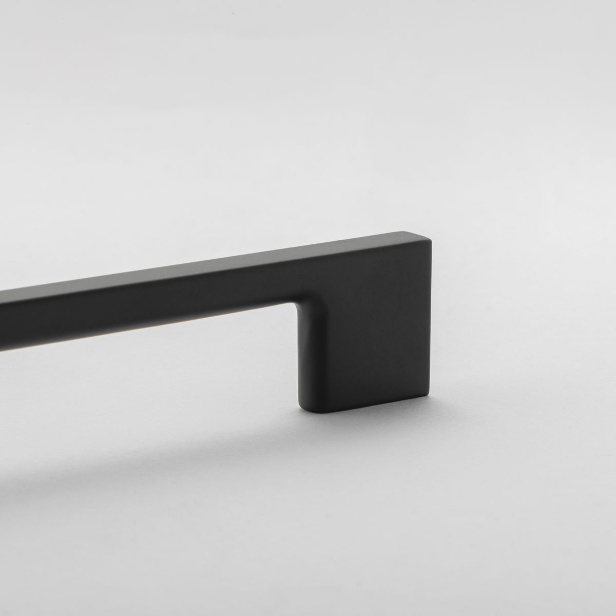 0528 - Cali Cabinet Pull - 160mm - Matt Black
