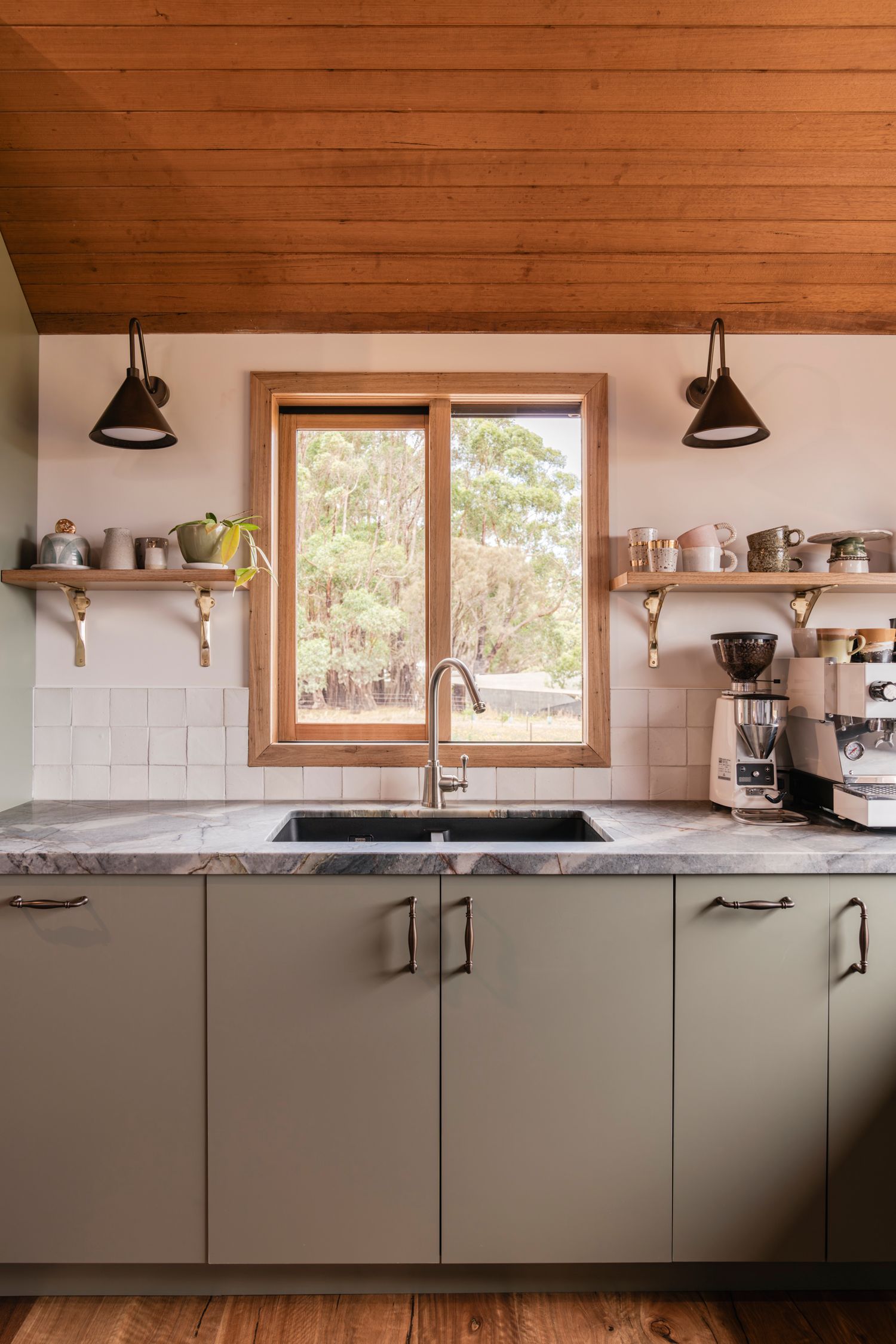 17104 - Sarlat Cabinet Pull - CTC128mm - Brushed Gold PVD