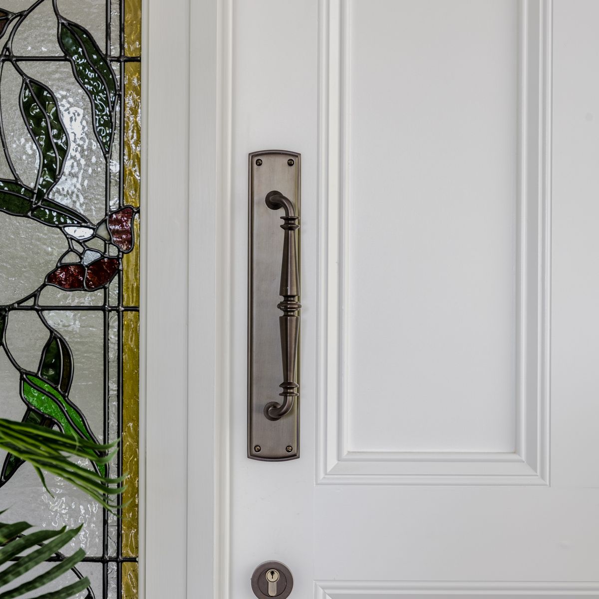 9341 - Sarlat Pull Handle on Backplate - Signature Brass