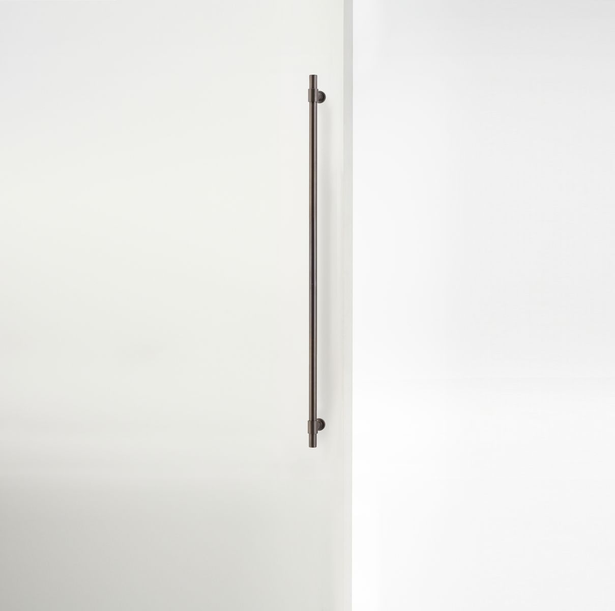 20724 - Helsinki Pull Handle - 900mm - Signature Brass