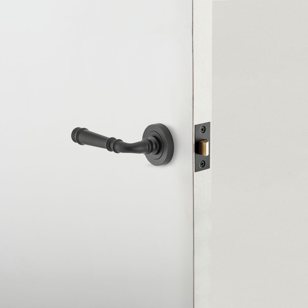 0313 - Verona Lever - Round Rose - Matt Black - Passage