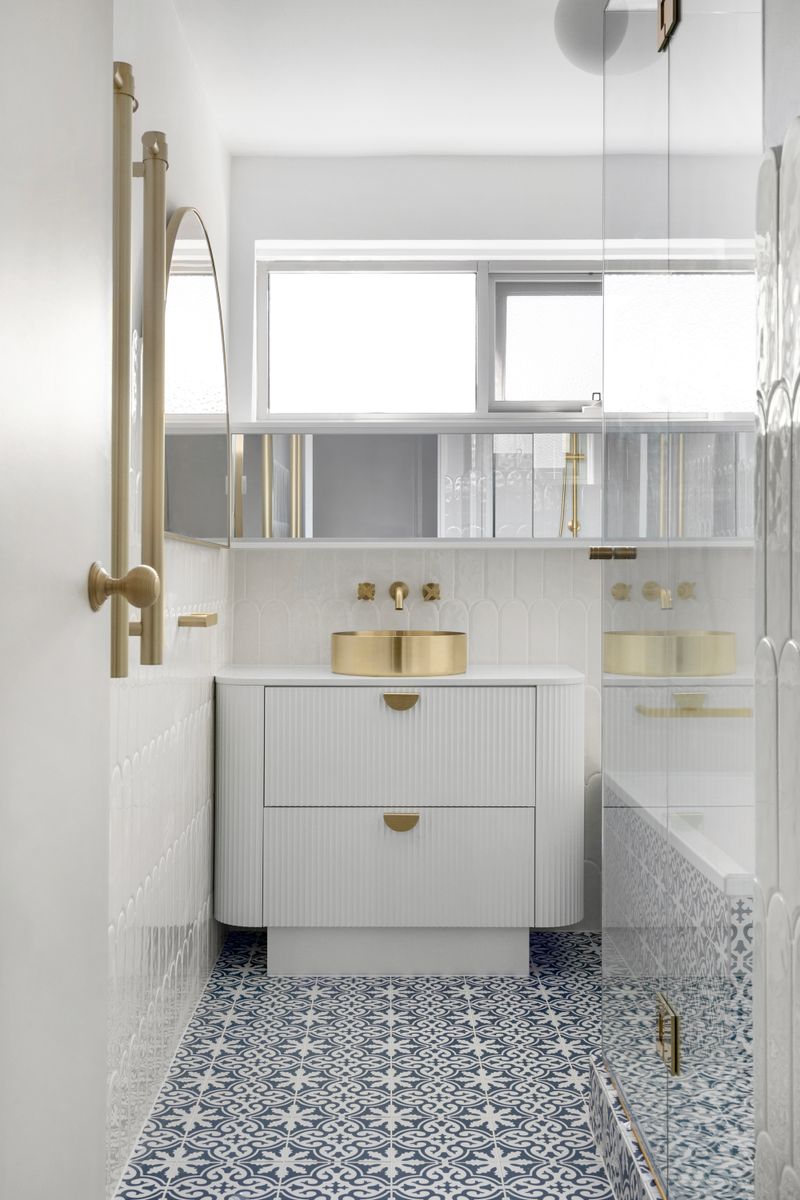 0254 - Guildford Knob - Round Rose - Brushed Brass - Passage