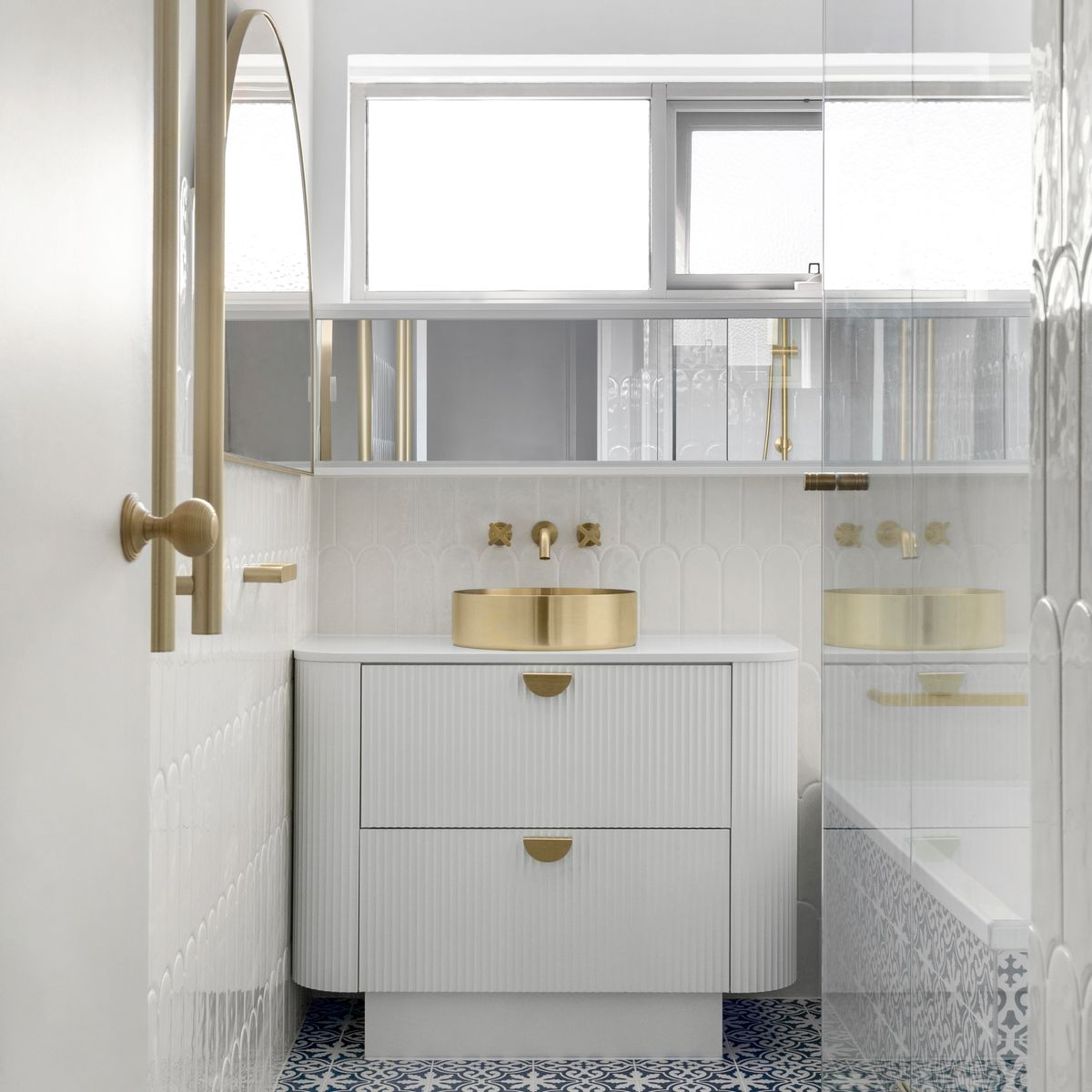 0254 - Guildford Knob - Round Rose - Brushed Brass - Passage
