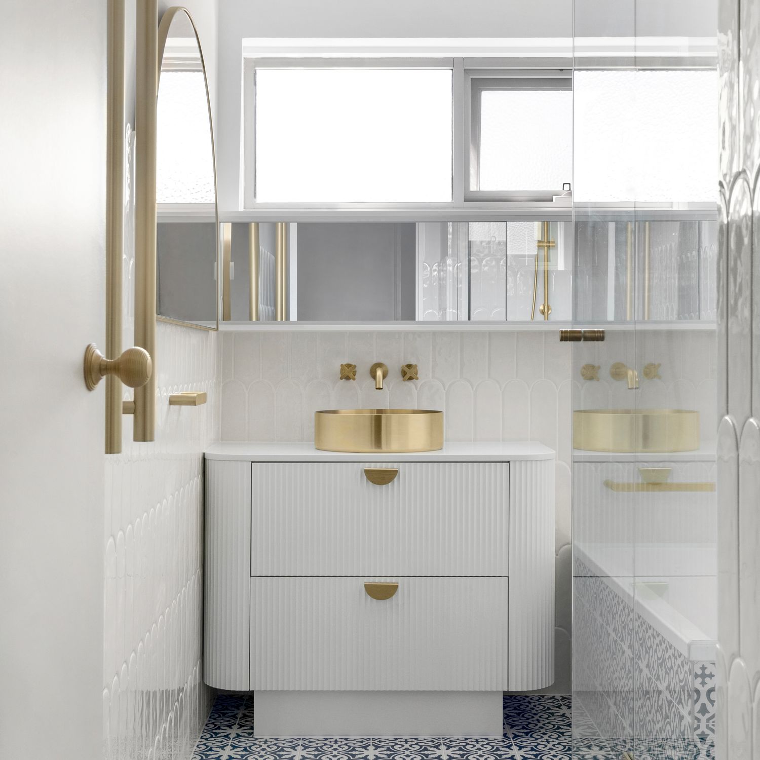 0220 - Guildford Knob - Round Rose - Polished Brass - Passage