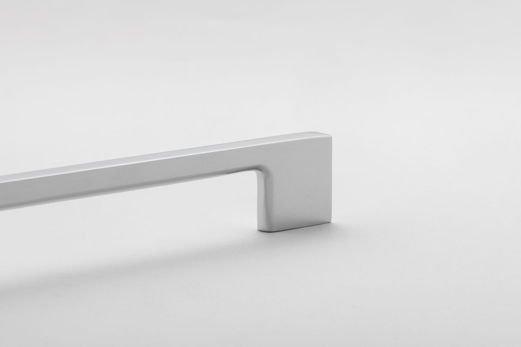 0532 - Cali Cabinet Pull - 160mm - Polished Chrome