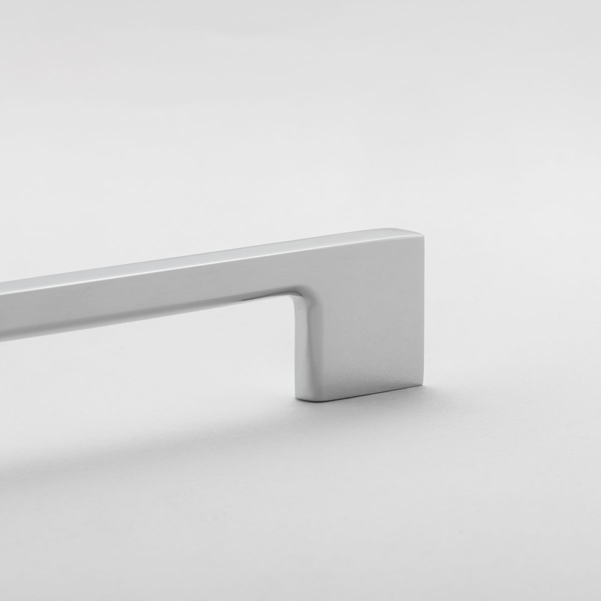 0532 - Cali Cabinet Pull - 160mm - Polished Chrome