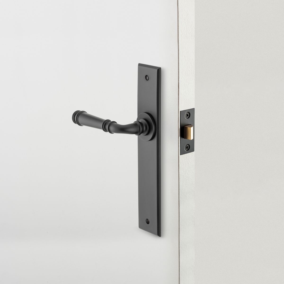 10786 - Verona Lever - Chamfered Backplate - Signature Brass - Passage