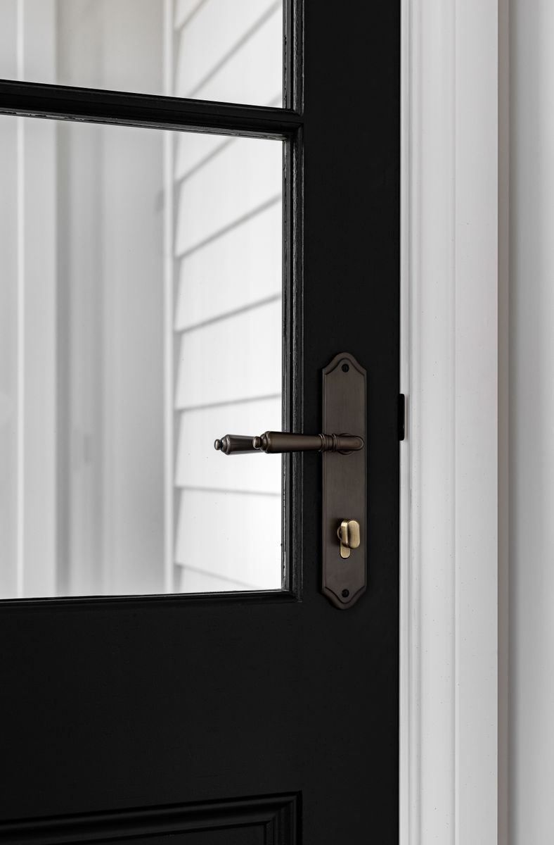 10718E85 - Verona Lever - Shouldered Backplate - Signature Brass - Entrance