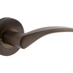 9221KIBPRIV60 - Oxford Lever - Round Rose (Inbuilt Privacy) - Signature Brass - Privacy