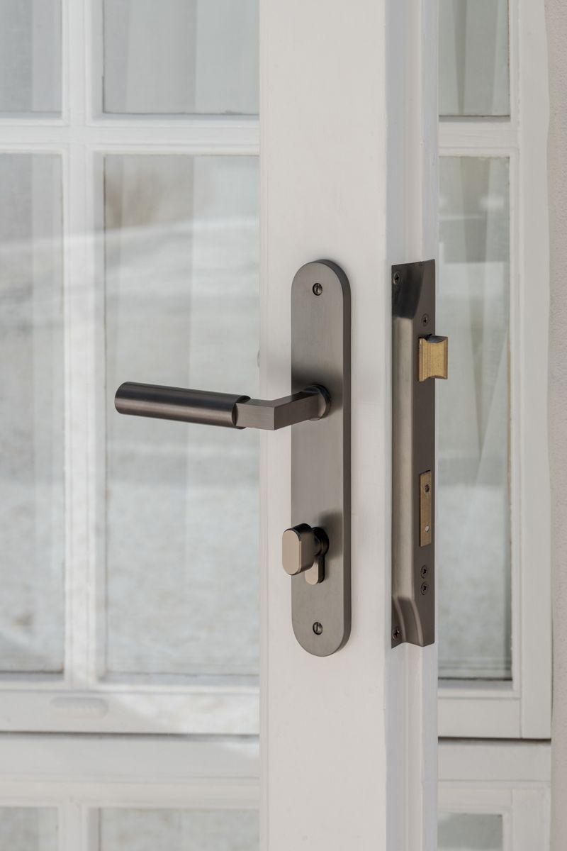 10766 - Berlin Lever - Oval Backplate - Signature Brass - Passage