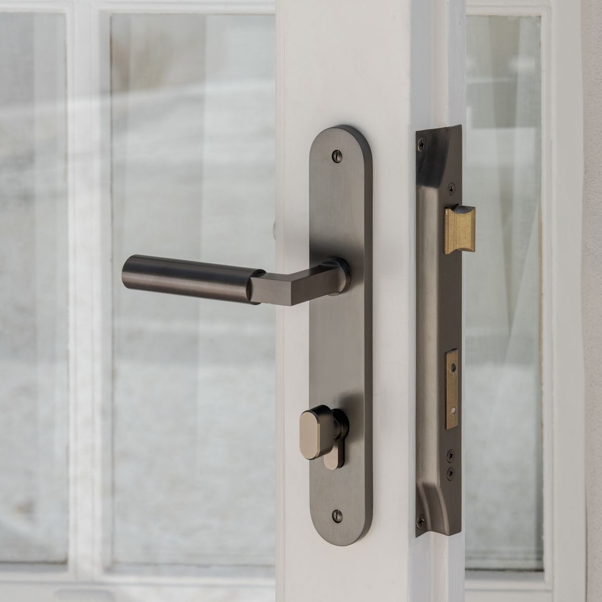10766 - Berlin Lever - Oval Backplate - Signature Brass - Passage