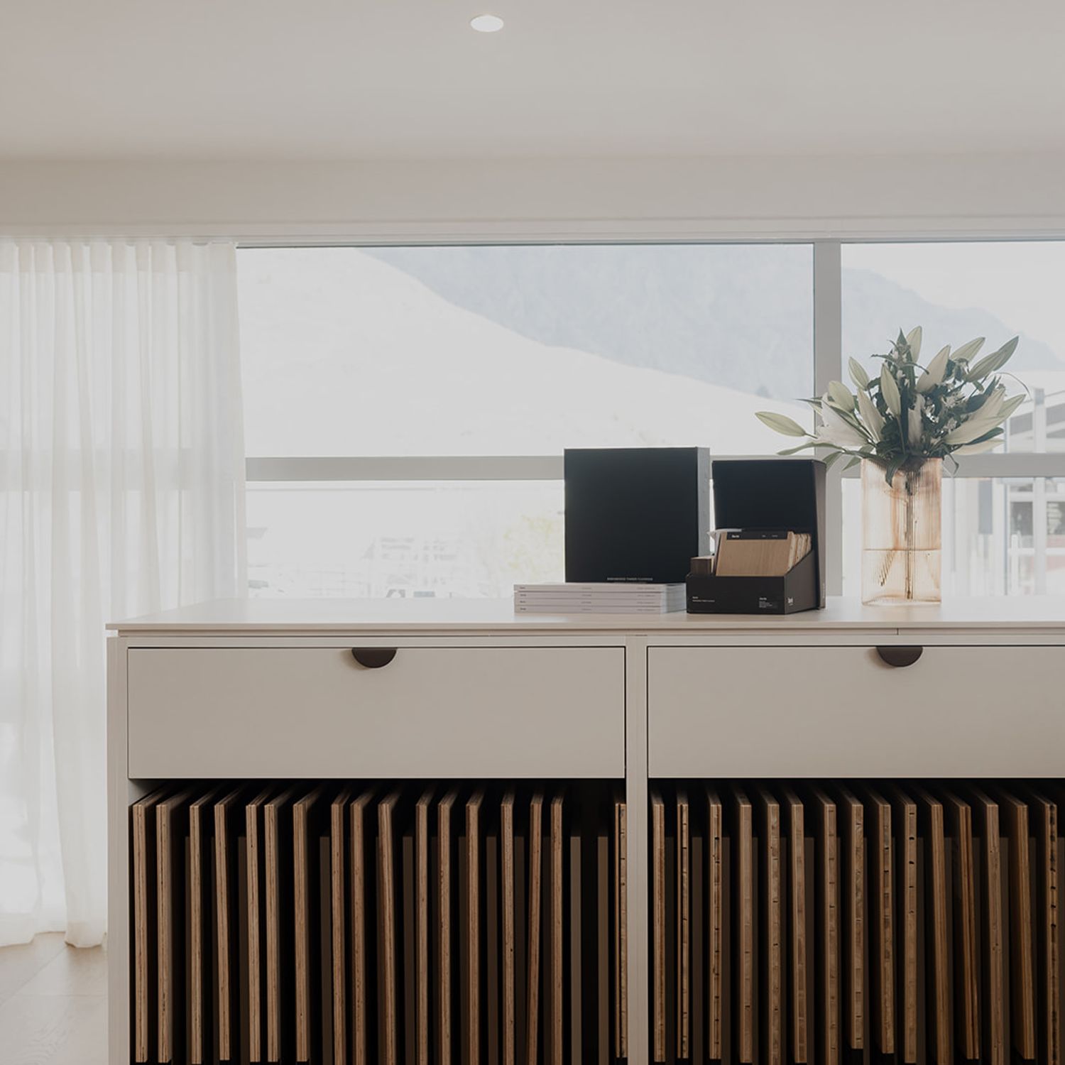 16920 - Osaka Lip Drawer Pull - Graphite PVD