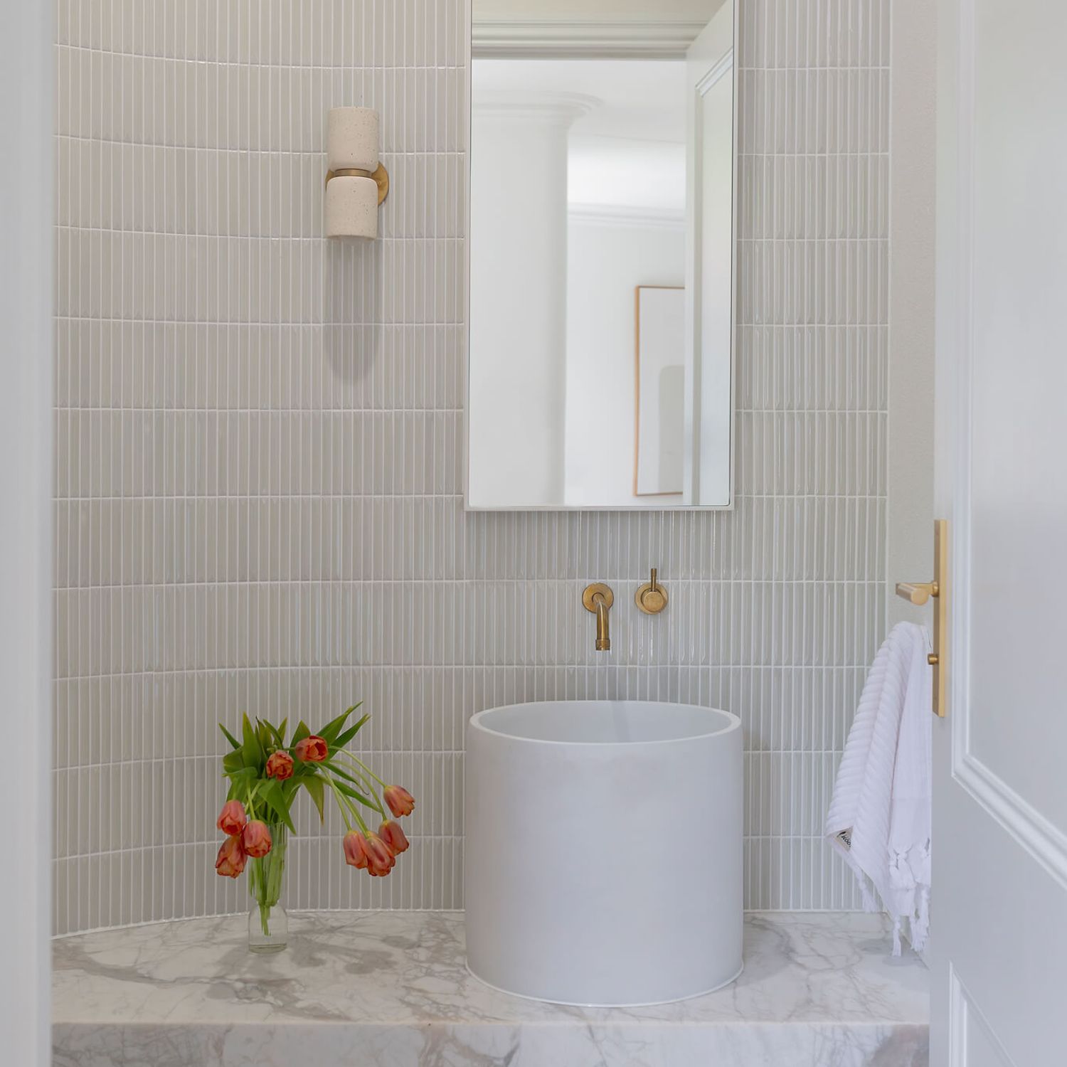 15250 - Berlin Lever - Rectangular Backplate - Brushed Brass - Passage