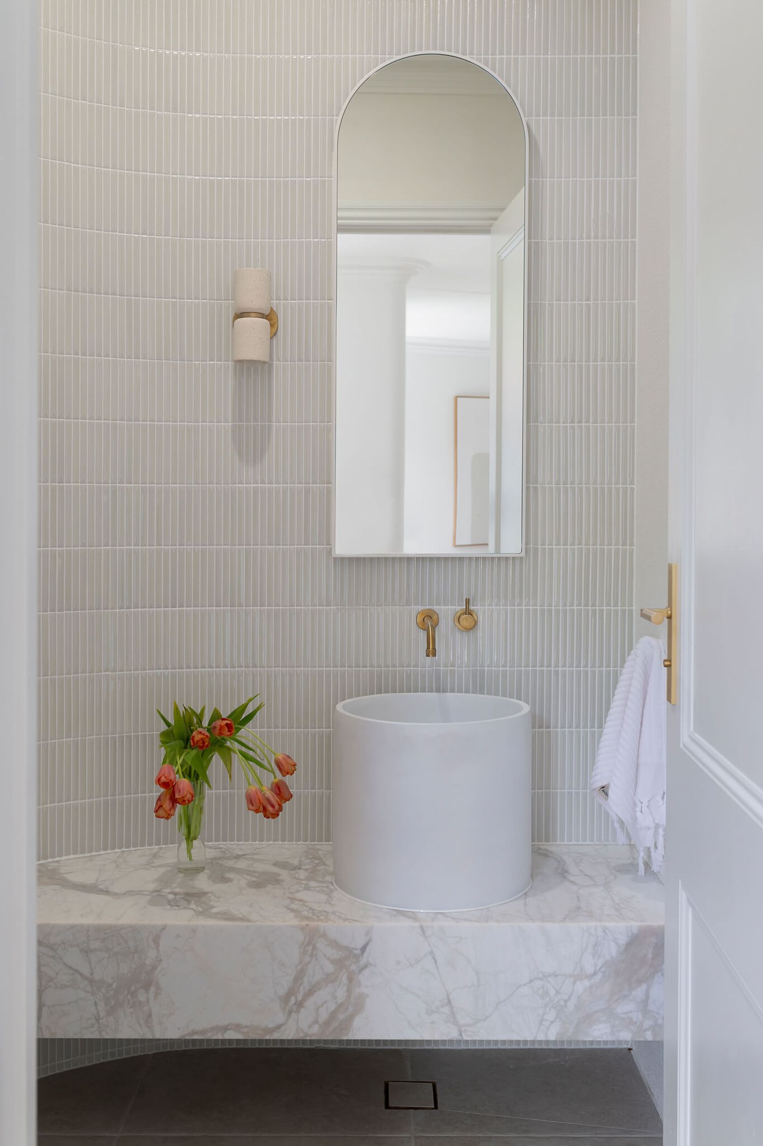 15250E85 - Berlin Lever - Rectangular Backplate - Brushed Brass - Entrance