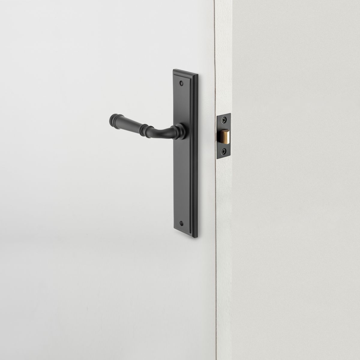 12742 - Verona Lever - Stepped Backplate - Matt Black - Passage