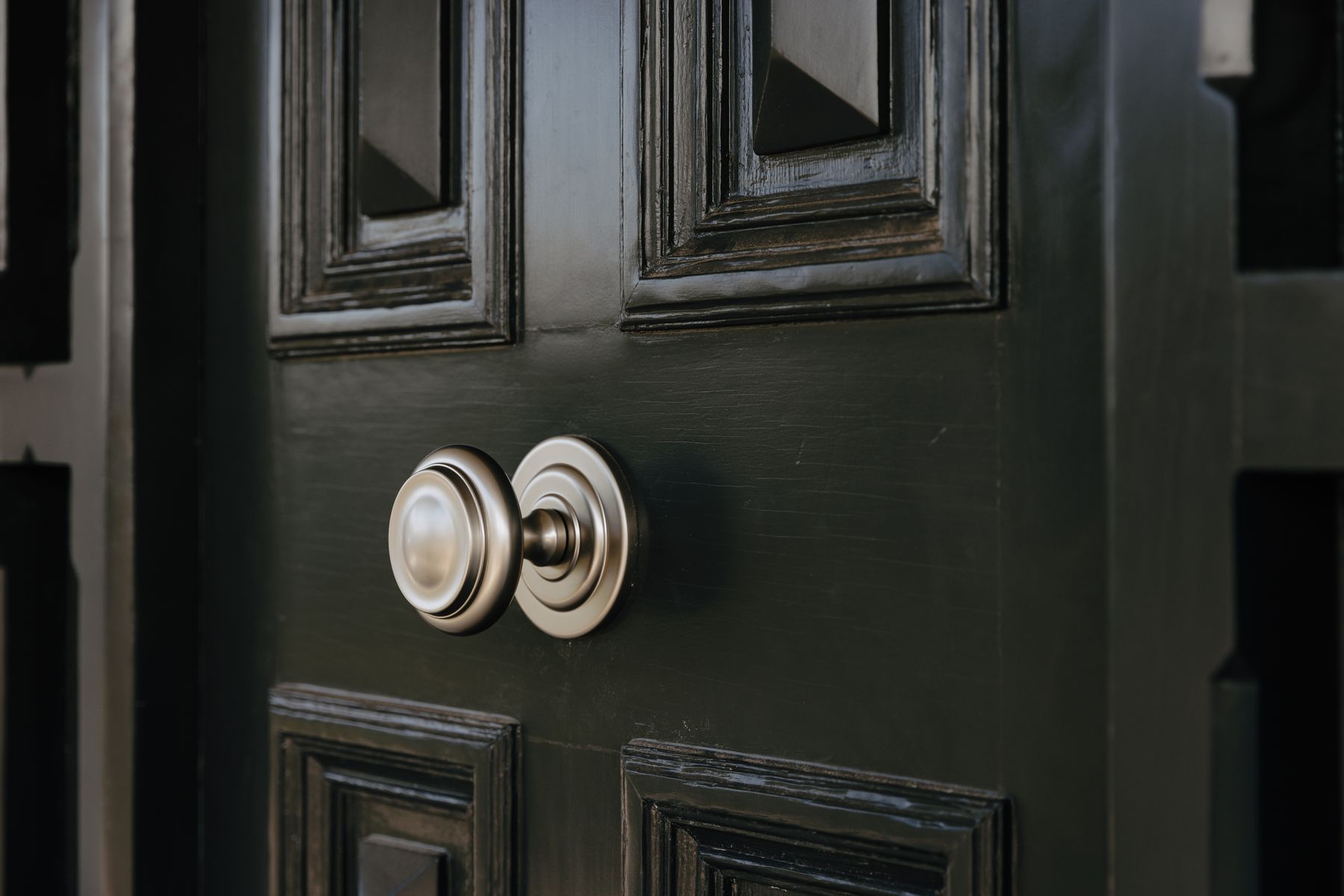 9409 - Sarlat Centre Door Knob - Satin Nickel