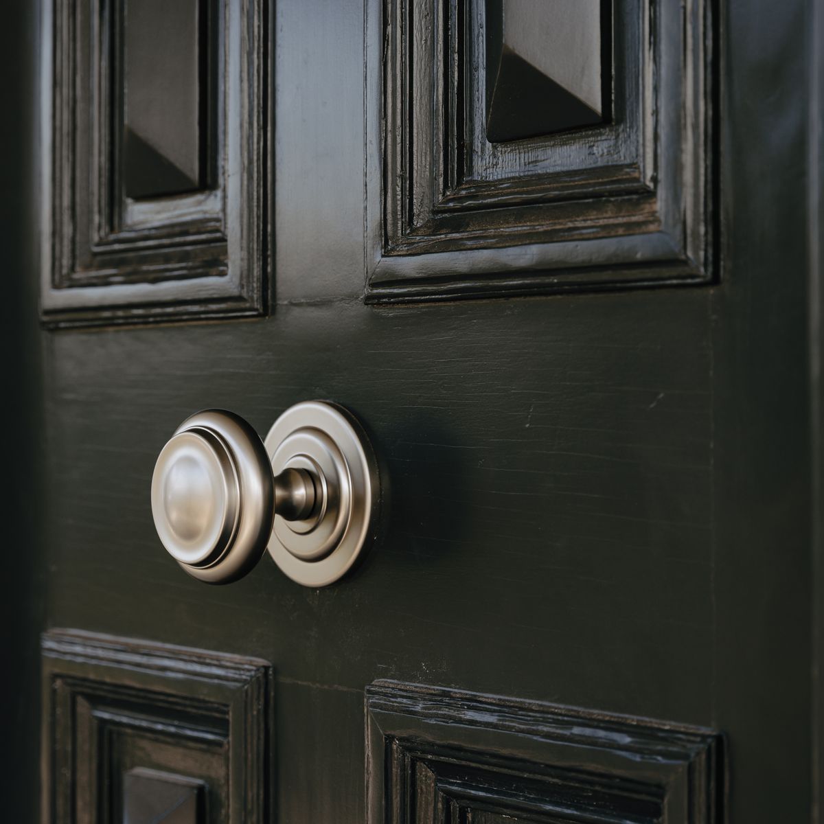 9409 - Sarlat Centre Door Knob - Satin Nickel