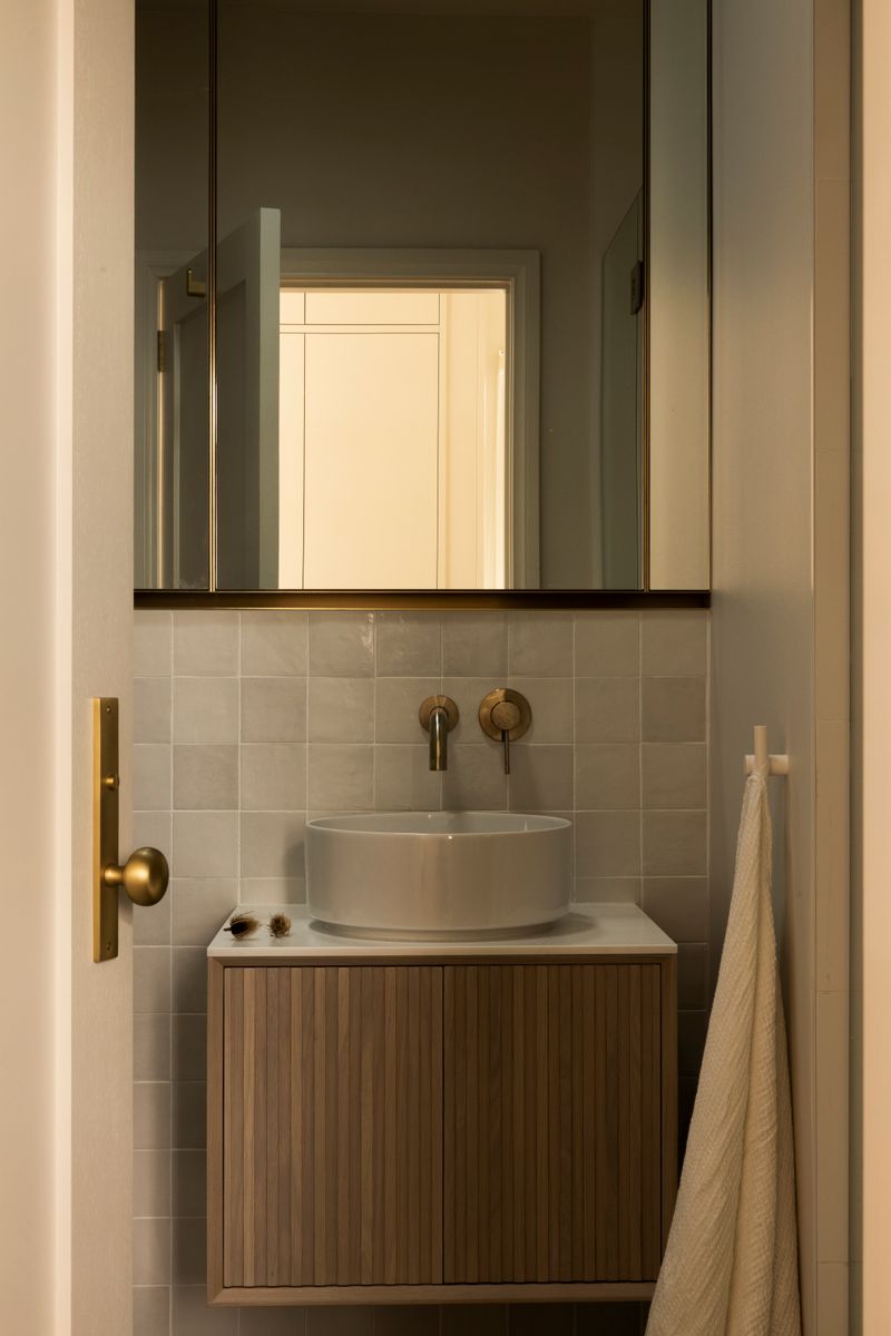 15322P85 - Cambridge Knob - Rectangular Backplate - Brushed Brass - Privacy