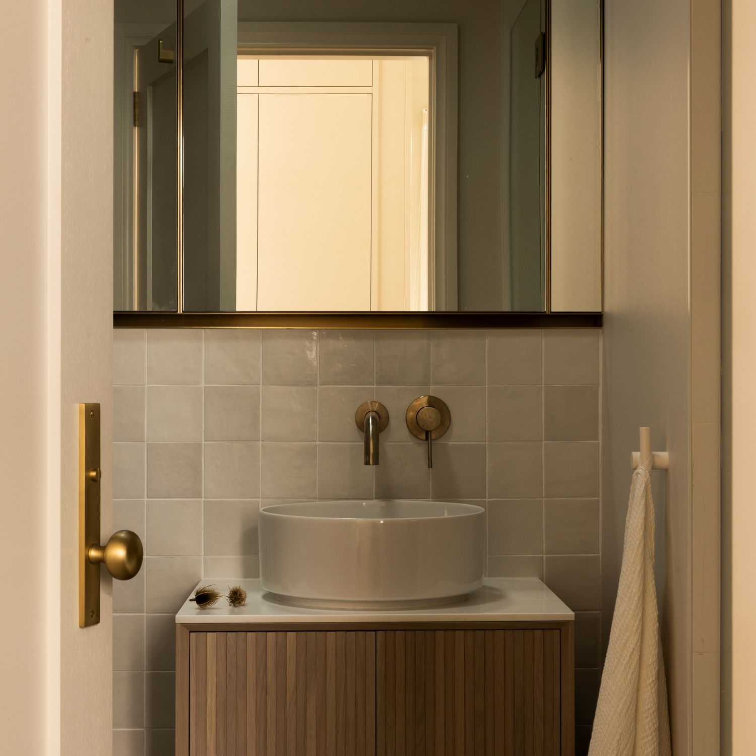 10822KPRIV60 - Cambridge Knob - Rectangular Backplate Privacy Kit with Privacy Turn - Signature Brass - Privacy