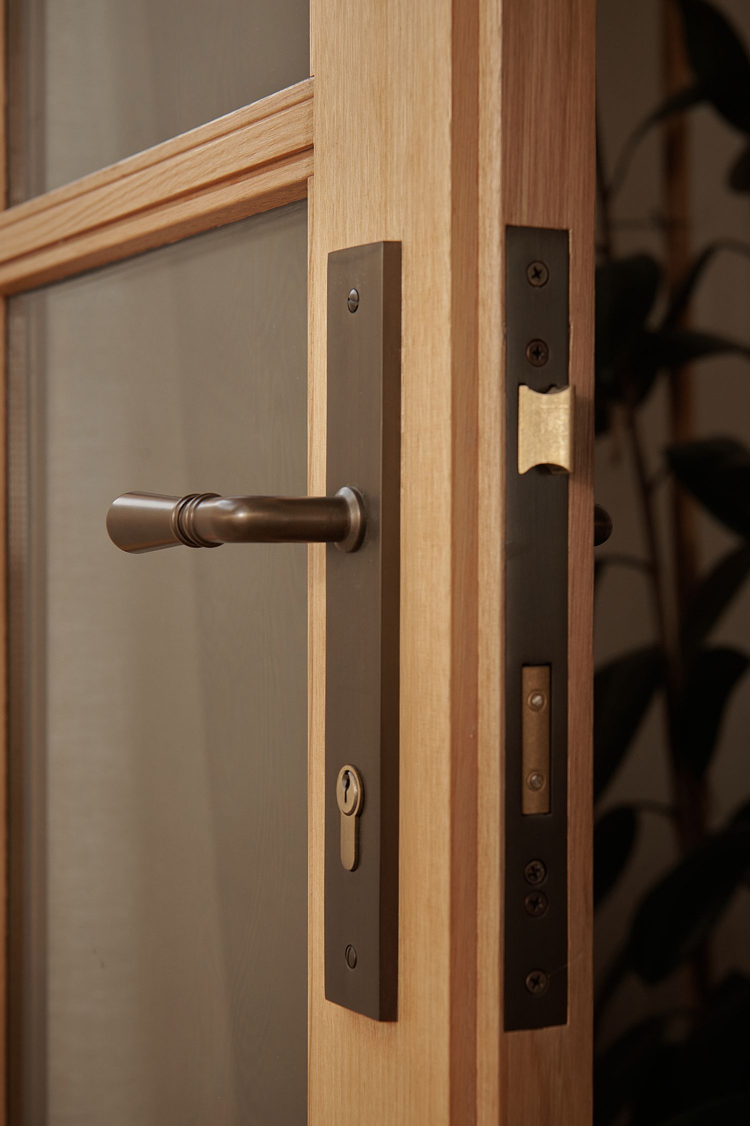 16200E85 - Sarlat Lever - Rectangular Backplate - Brushed Gold PVD - Entrance