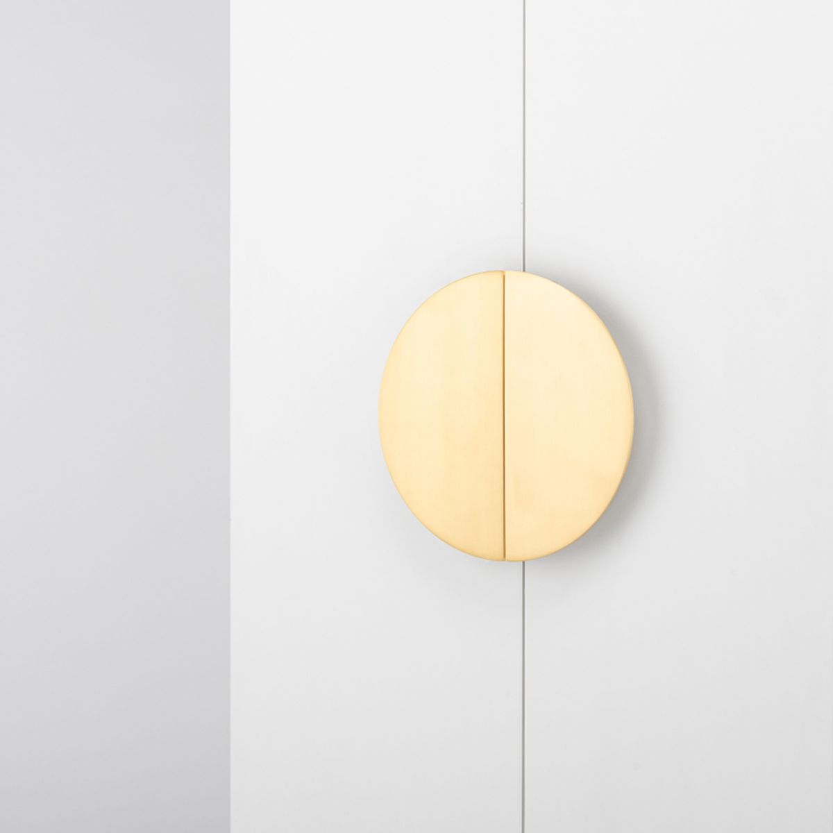 21346 - Osaka Large Pull - Brushed Brass