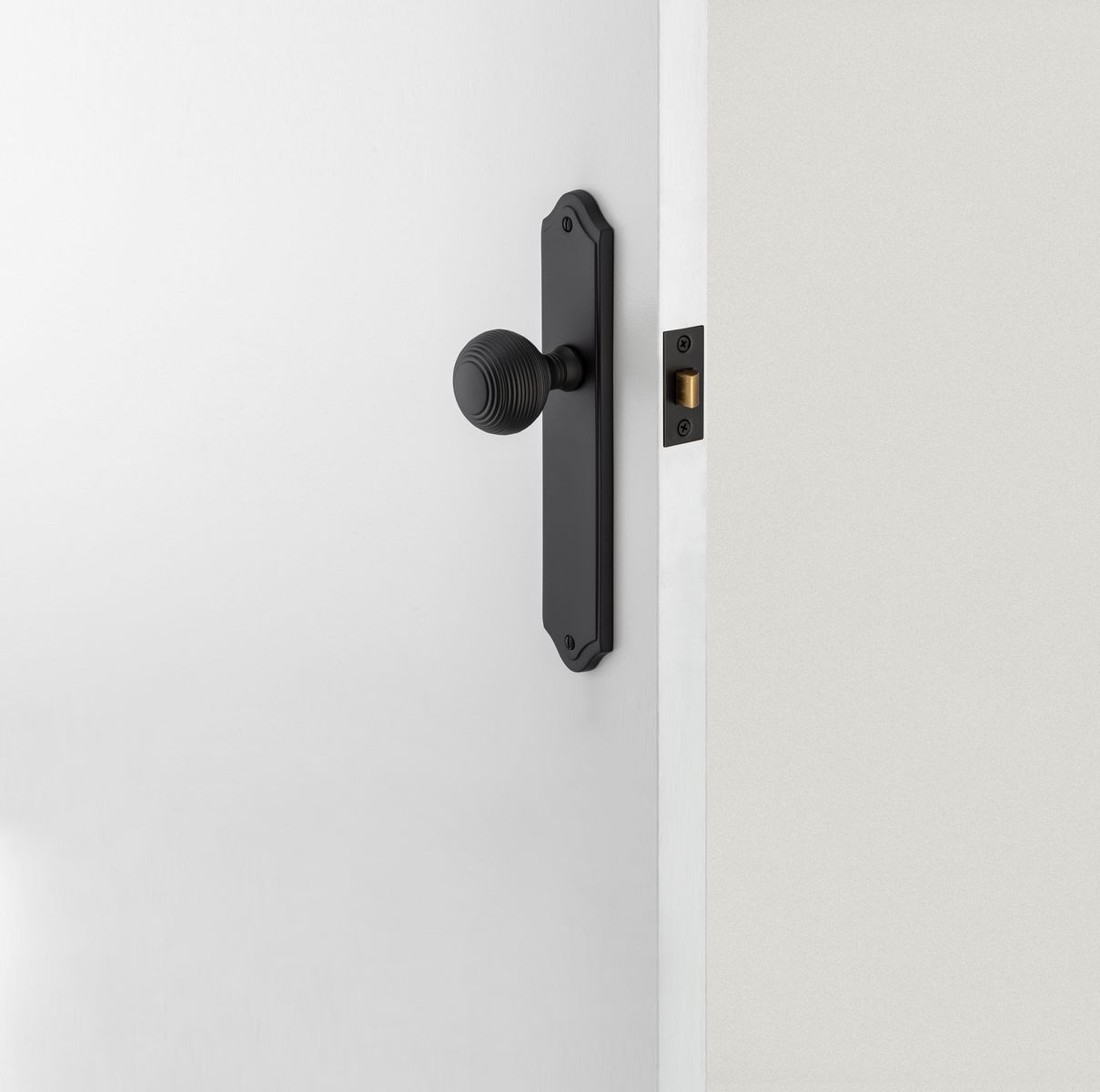 12830 - Guildford Knob - Shouldered Backplate - Matt Black - Passage