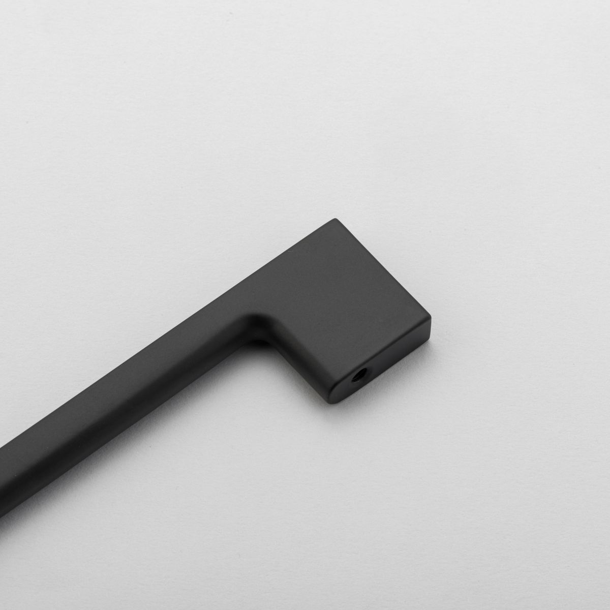 0528 - Cali Cabinet Pull - 160mm - Matt Black