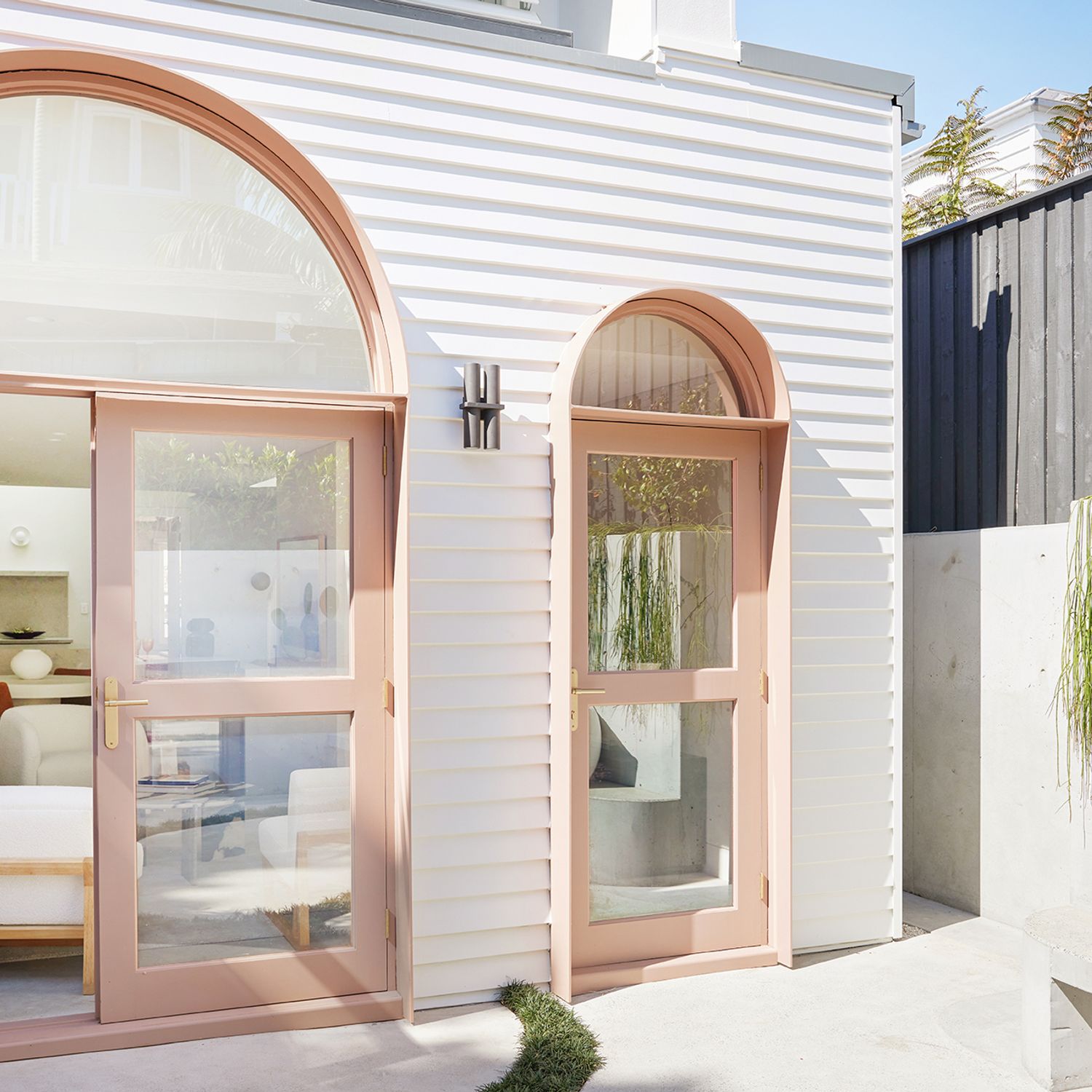 16400 - Helsinki Lever - Oval Backplate - Brushed Gold PVD - Passage