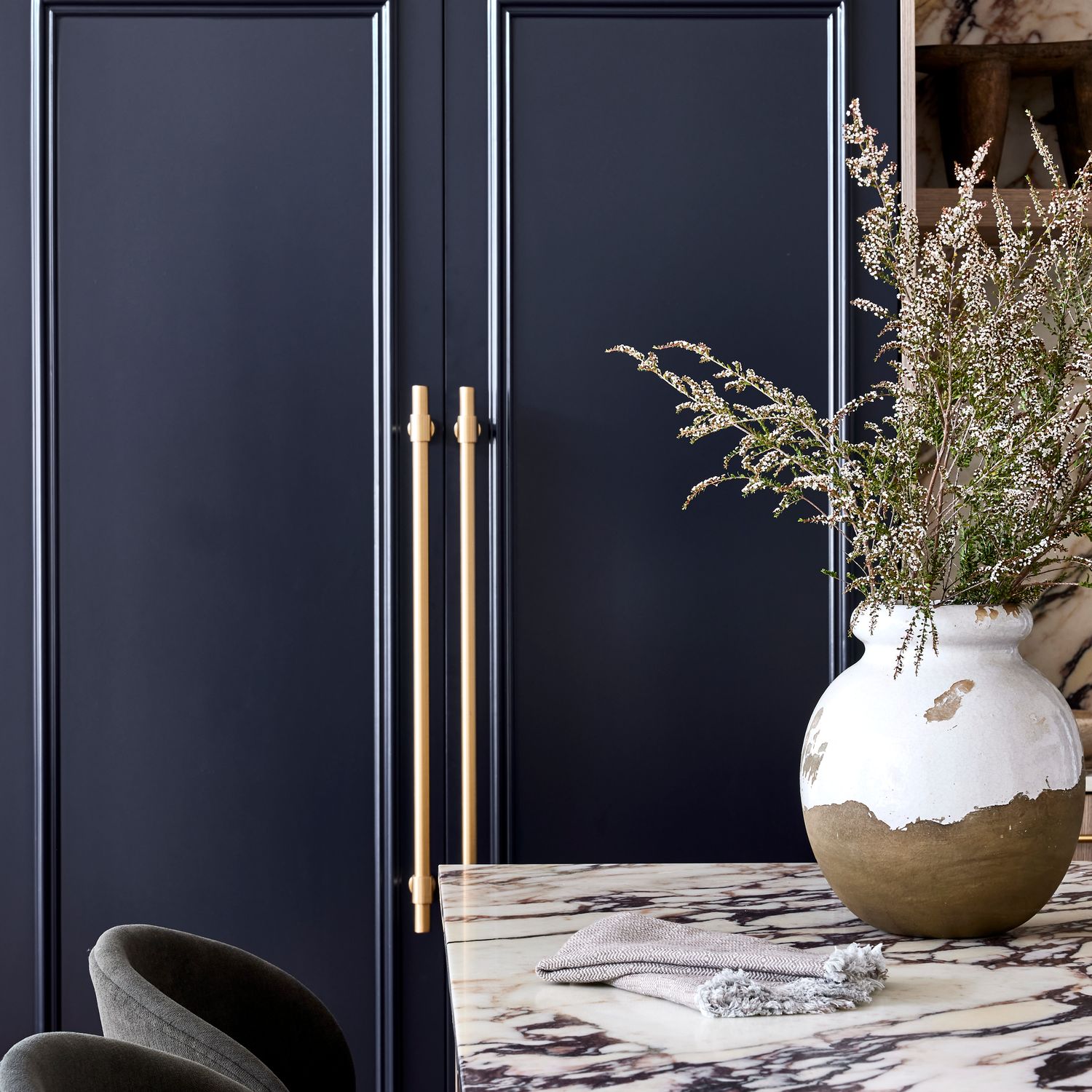 20718 - Helsinki Pull Handle - 600mm - Brushed Brass