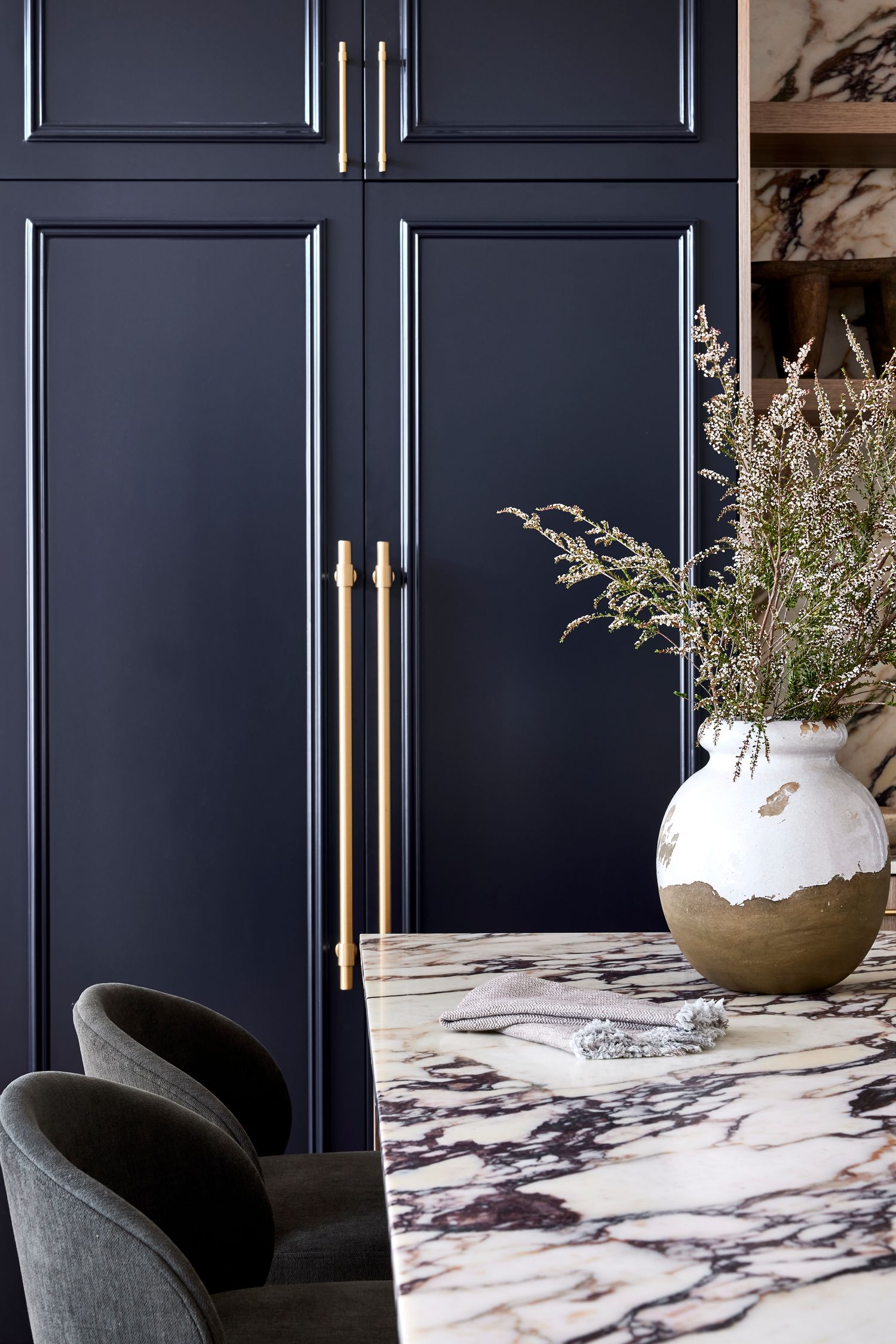 20729 - Helsinki Pull Handle - 900mm - Brushed Brass - Entrance