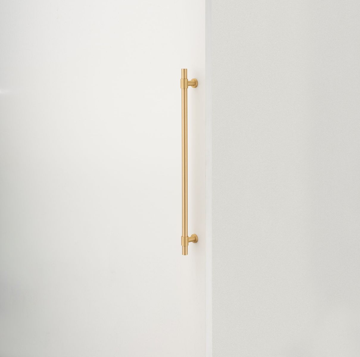 20718 - Helsinki Pull Handle - 600mm - Brushed Brass