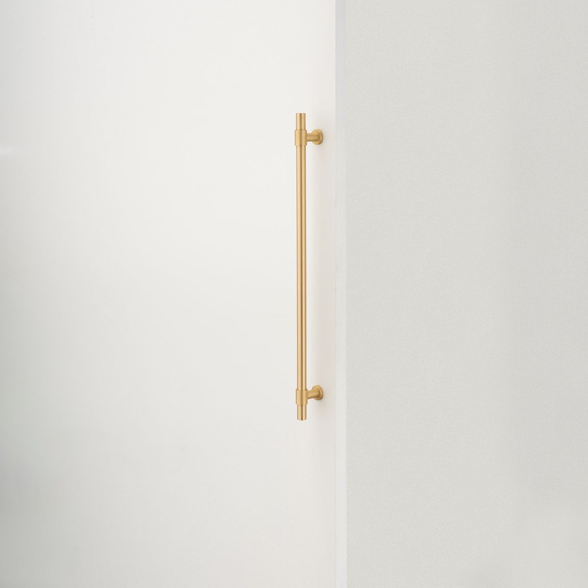 20718 - Helsinki Pull Handle - 600mm - Brushed Brass