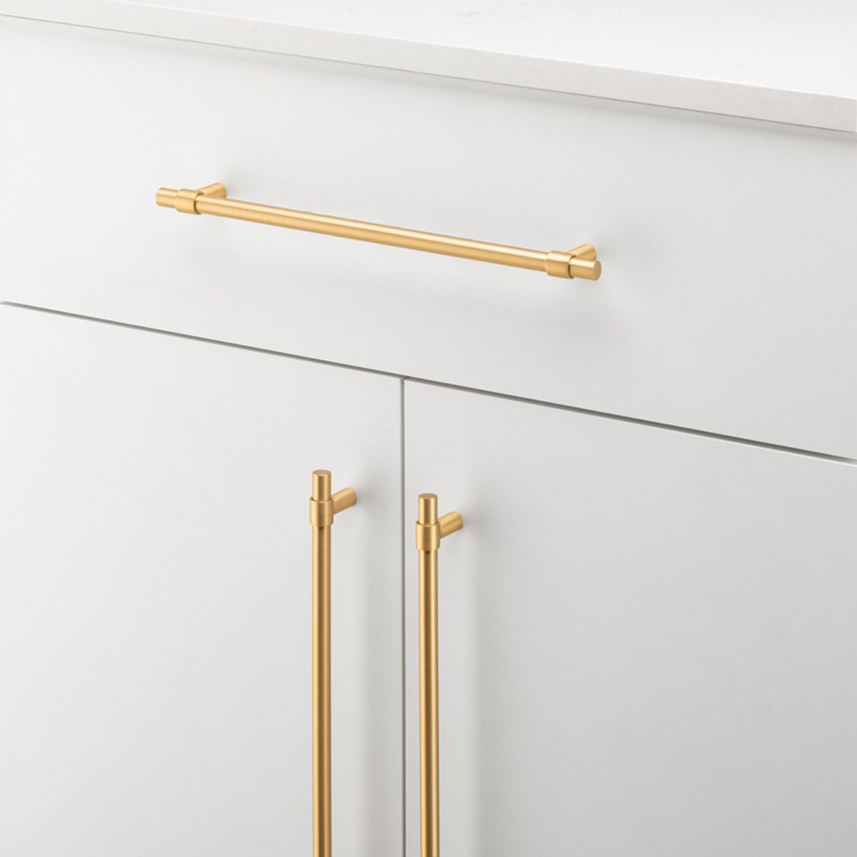 21021 - Helsinki Cabinet Pull - CTC256mm - Signature Brass