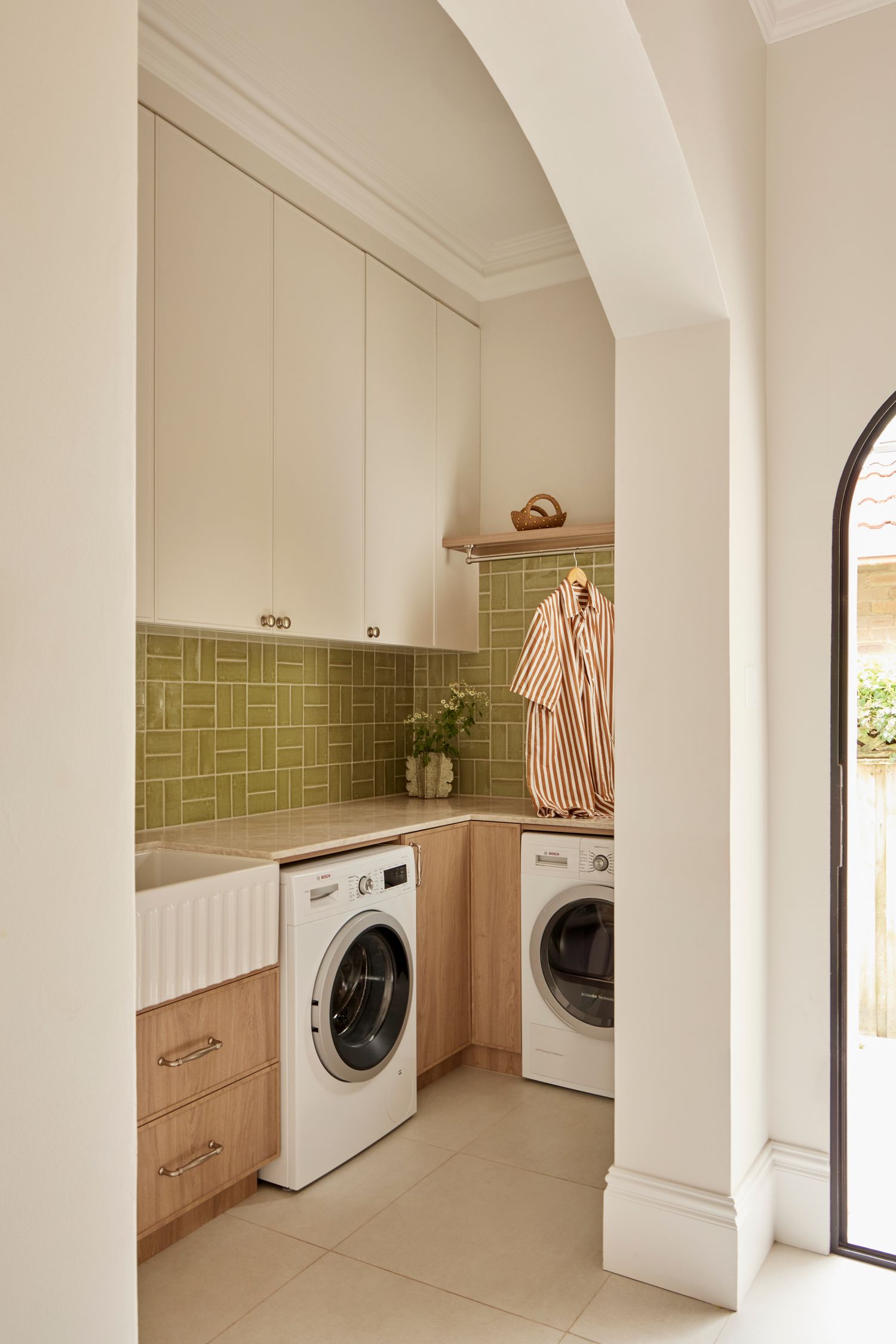 17104 - Sarlat Cabinet Pull - CTC128mm - Brushed Gold PVD