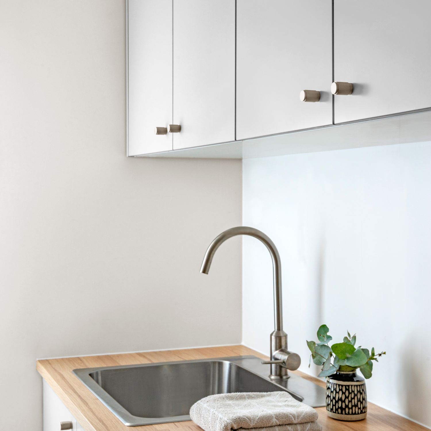 16926 - Berlin Cupboard Knob P28xD20mm - Graphite PVD