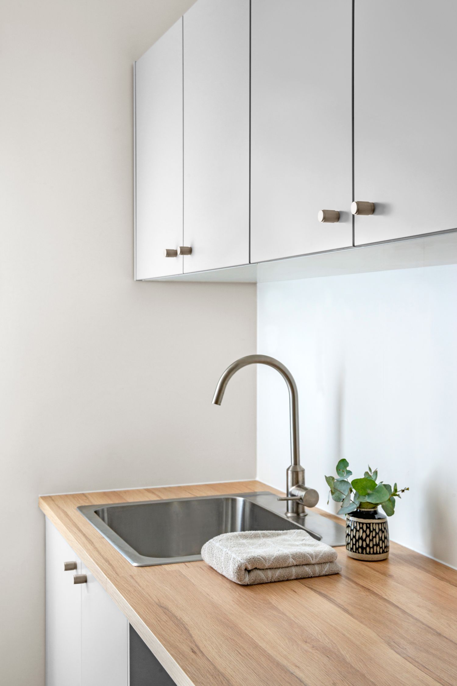 0591 - Berlin Cupboard Knob P28xD20mm - Polished Brass