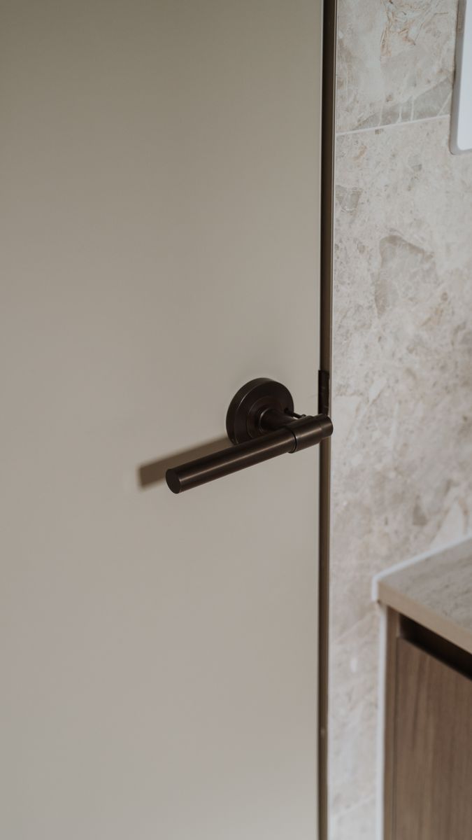 20621 - Helsinki Lever - Round Rose - Signature Brass - Passage