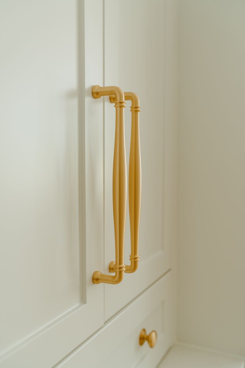 21086 - Sarlat Cabinet Pull - CTC256mm - Brushed Brass